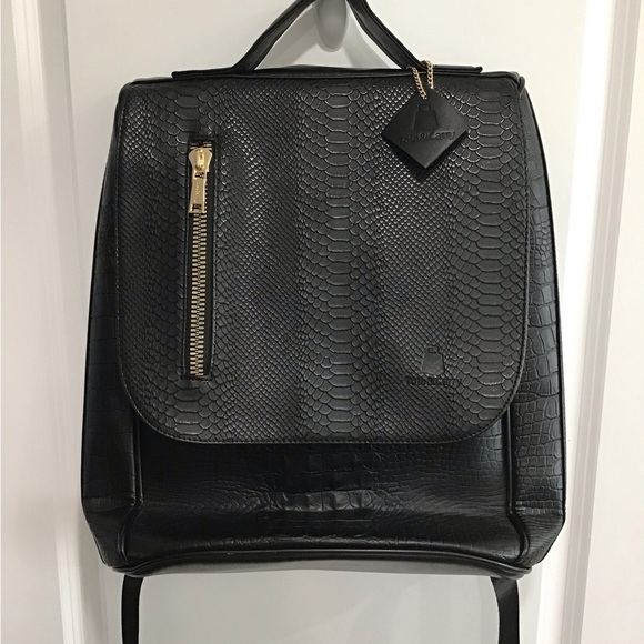 american tourister backpack with laptop compartment New American Tourister backpack with laptop compartment. Three sizes  available Simple and stylish for everyday use